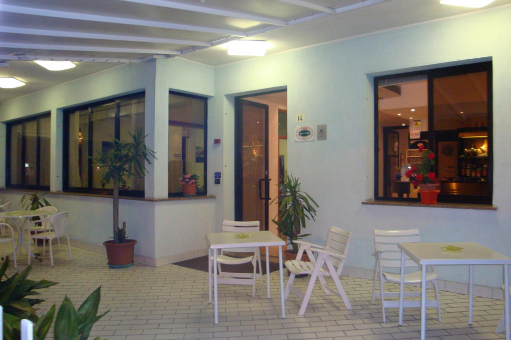 Hotel Vela Azzurra Rimini Exterior foto